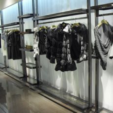 專業(yè)品質(zhì)，匠心制造——東莞市東城浚朗工藝制品廠，一站式鞋帽零售展示解決方案專家